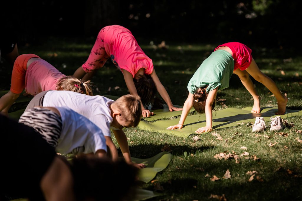 Zajęcia z jogi w Przedszkolu na Wiejskiej w Milanówku